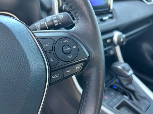 Used 2023 Toyota RAV4 XLE Premium image 18