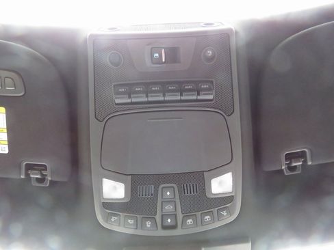 Used 2022 Ford F350 Platinum w/ FX4 Off-Road Package image 28