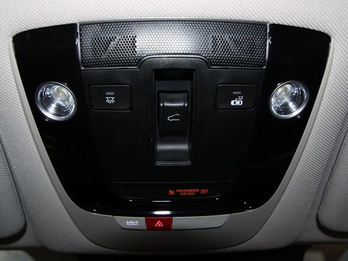 Used 2025 Kia Sorento SX AWD/4WD image 19