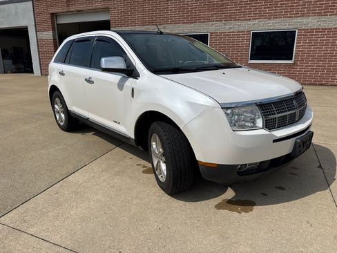 Used 2010 Lincoln MKX AWD image 3