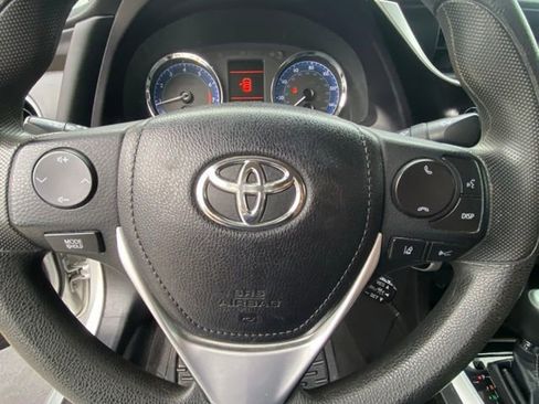 Used 2018 Toyota Corolla LE image 19