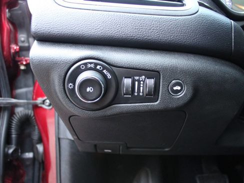 Used 2015 Chrysler 200 C w/ Navigation & Sound Group I image 22