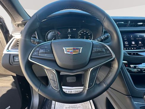 Certified 2025 Cadillac XT5 Luxury image 13