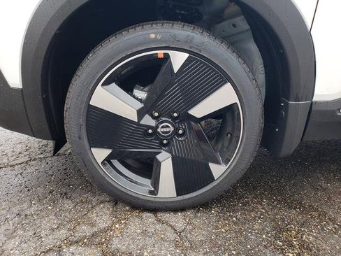 New 2025 Nissan Kicks SR image 22