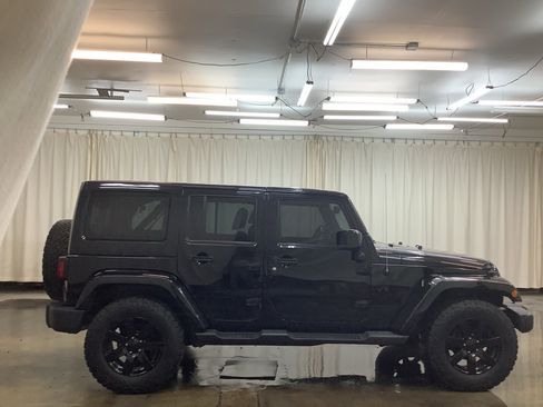 Used 2014 Jeep Wrangler Unlimited Sahara AWD/4WD image 5