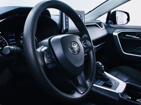 Used 2021 Toyota RAV4 XLE image 12