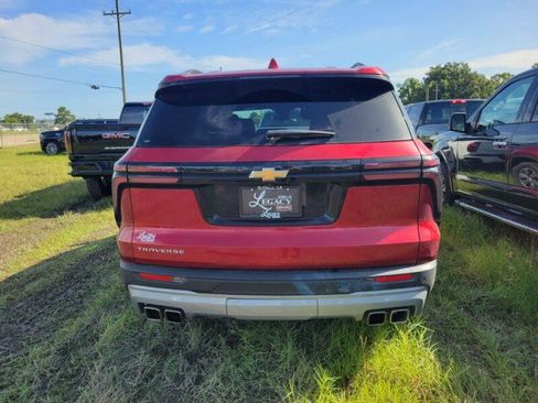 Used 2025 Chevrolet Traverse LT w/ Driver Confidence Package FWD image 4