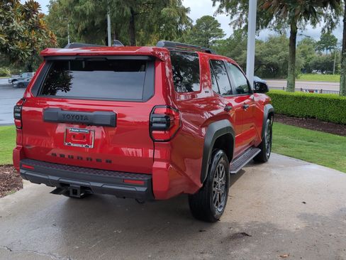 Certified 2025 Toyota 4Runner SR5 AWD/4WD image 10