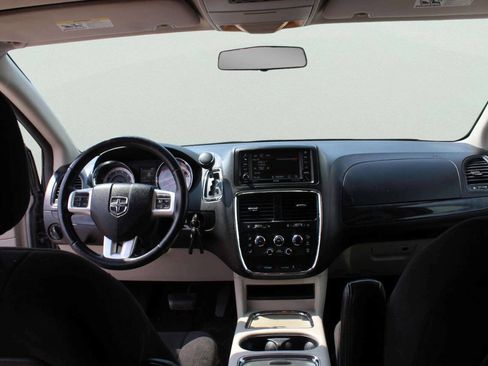 Used 2013 Dodge Grand Caravan SXT w/ Rear Park Assist Pkg FWD image 8
