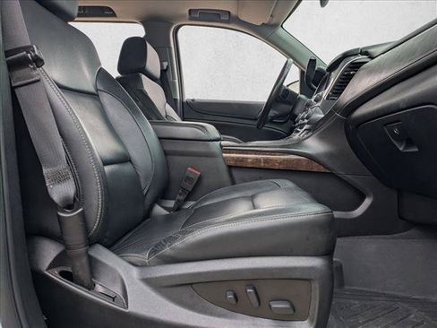 Used 2020 Chevrolet Suburban LT w/ RST Edition RWD image 17