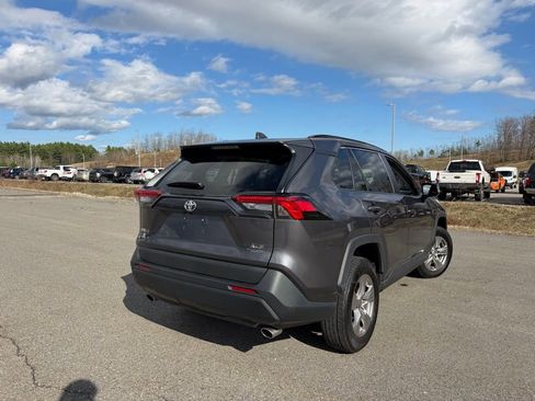 Used 2023 Toyota RAV4 XLE AWD/4WD image 3