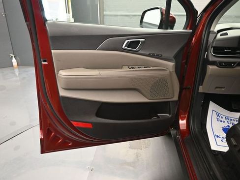 Used 2025 Kia Carnival EX FWD image 12