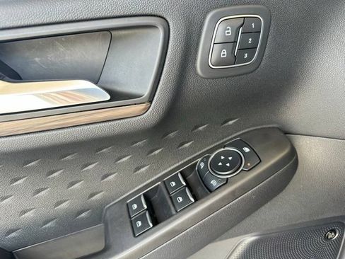 Certified 2020 Ford Escape Titanium FWD image 28