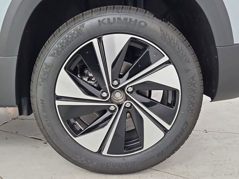 New 2026 Volkswagen Taos SE AWD/4WD image 13
