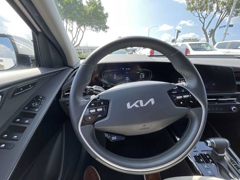 Used 2023 Kia Niro FWD image 11