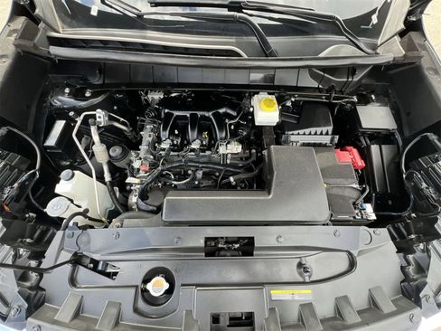 Used 2023 Nissan Pathfinder SV image 15