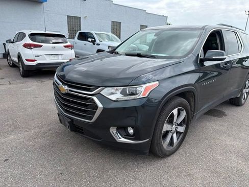 Used 2019 Chevrolet Traverse LT w/ LT Premium Package AWD/4WD image 3