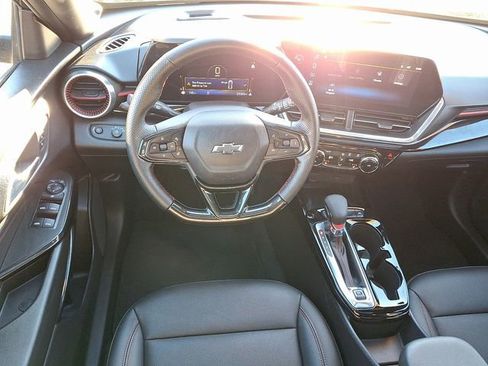 Used 2024 Chevrolet Trax RS w/ Sunroof Package image 21