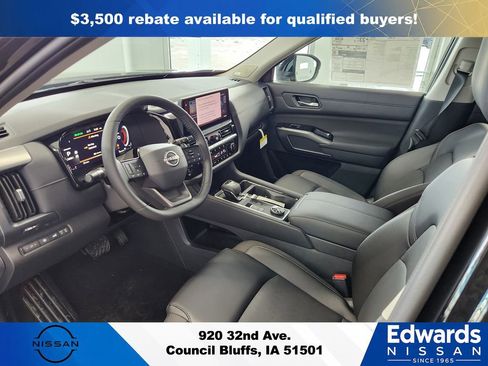 New 2026 Nissan Pathfinder SL w/ SL Premium Package AWD/4WD image 23