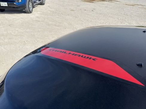 Used 2025 Jeep Compass Trailhawk image 7