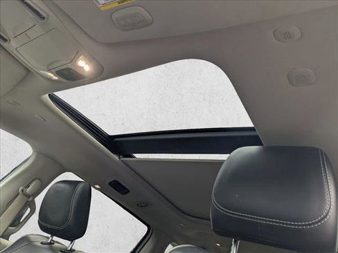 Used 2023 Chrysler Pacifica Limited image 17