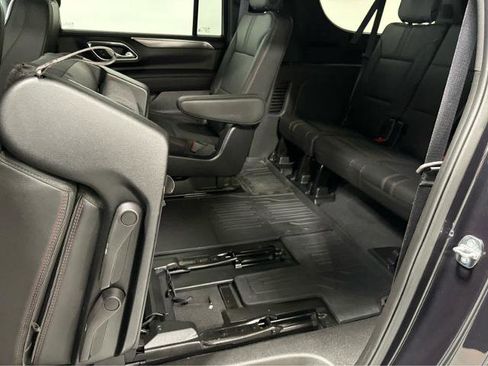 Used 2024 Chevrolet Suburban RST w/ Sport Performance Package AWD/4WD image 15