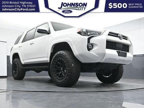 Used 2022 Toyota 4Runner SR5 AWD/4WD image 27