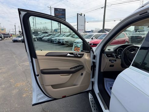 Used 2018 Mercedes-Benz GLE 350 GLE 350 Sport Utility 4D w/ Premium 1 Package image 36