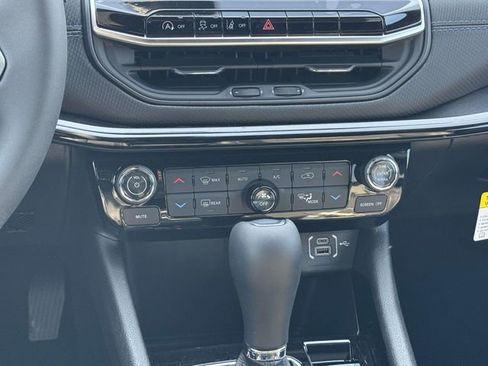 New 2026 Jeep Compass Latitude AWD/4WD image 13