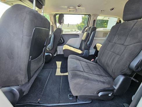 Used 2013 Dodge Grand Caravan SXT FWD image 22