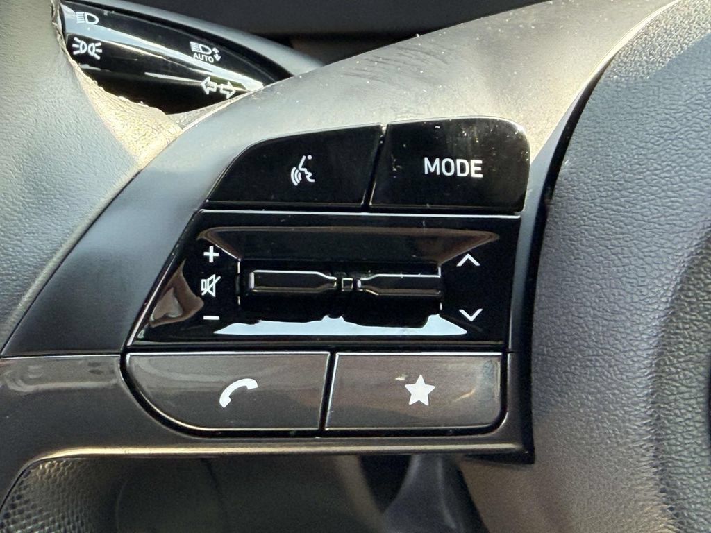 Certified 2025 Hyundai Elantra Sport FWD image 21