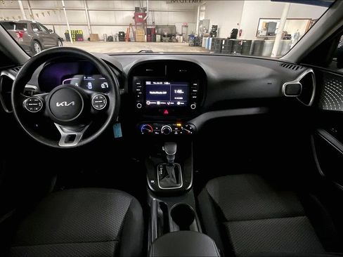 Used 2024 Kia Soul LX w/ LX Technology Package image 14