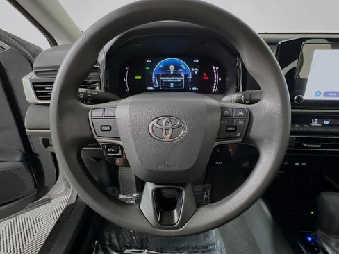 Used 2025 Toyota Camry LE image 18