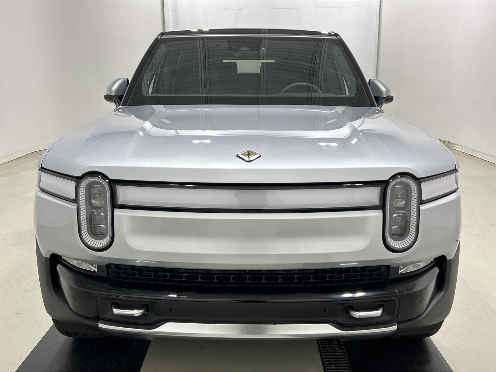 Used 2023 Rivian R1S Adventure Quad AWD/4WD image 7
