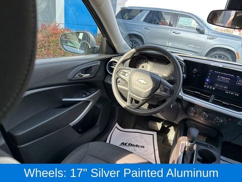 Used 2024 Chevrolet Trax LS w/ LS Convenience Package FWD image 16
