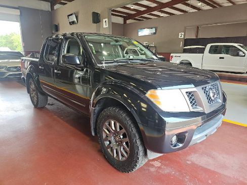 Used 2012 Nissan Frontier SV w/ Sport Appearance Pkg RWD image 2