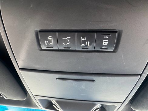 Used 2016 Dodge Grand Caravan SXT image 22