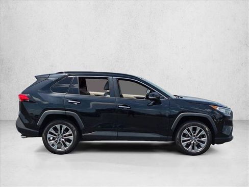 Used 2020 Toyota RAV4 Limited FWD image 4