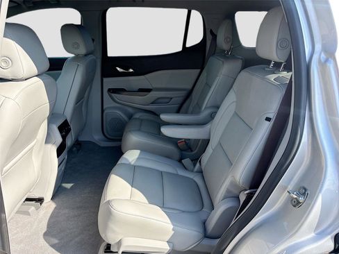 Used 2019 GMC Acadia SLT w/ LPO, Floor Liner Package image 26