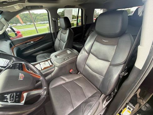 Used 2018 Cadillac Escalade Premium Luxury AWD/4WD image 25