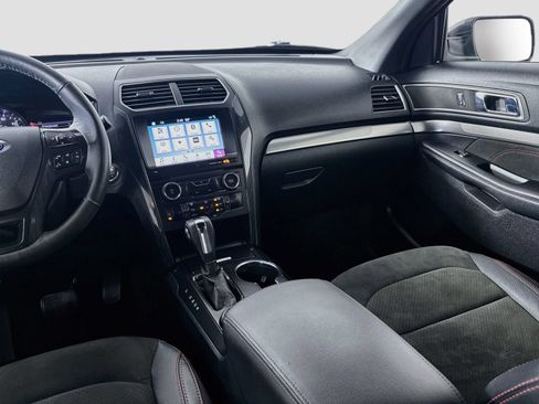 Used 2018 Ford Explorer XLT w/ Equipment Group 202A FWD image 23