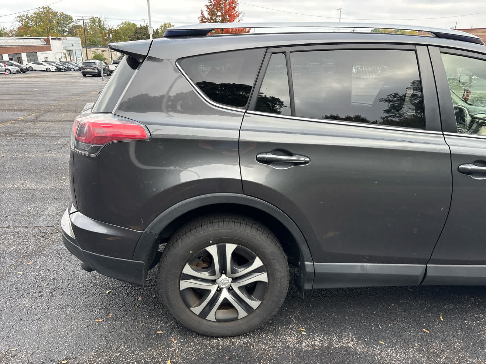 Used 2017 Toyota RAV4 LE AWD/4WD image 12