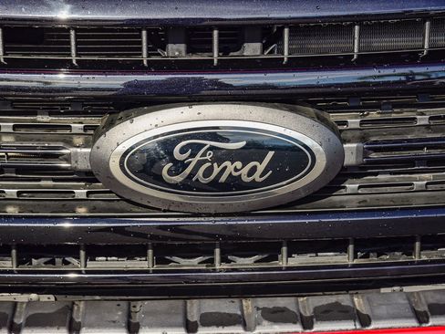 Used 2022 Ford F350 Lariat w/ Black Appearance Package image 13