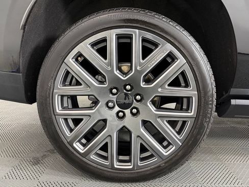 Used 2025 GMC Yukon XL Denali Ultimate AWD/4WD image 13