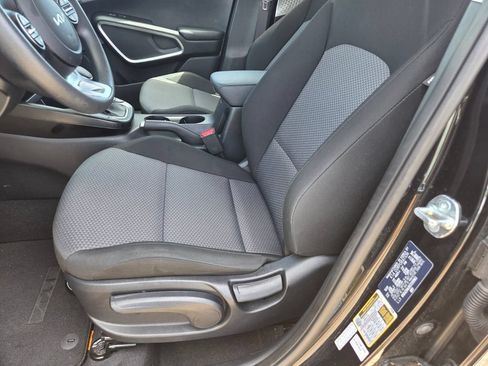 Used 2025 Kia Soul LX w/ LX Technology Package FWD image 10