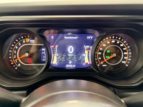 Used 2024 Jeep Wrangler Unlimited Sahara w/ Technology Group AWD/4WD image 16
