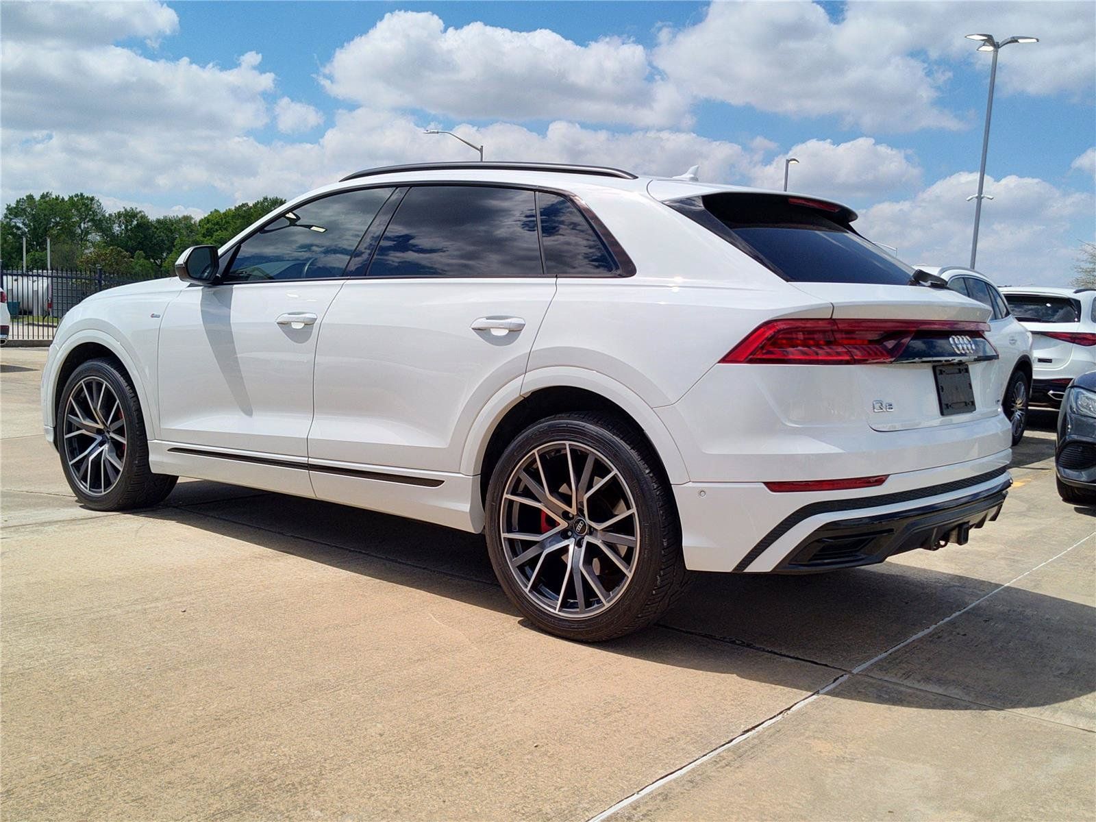 Used 2019 Audi Q8 Prestige w/ Adaptive Chassis Package AWD/4WD image 4