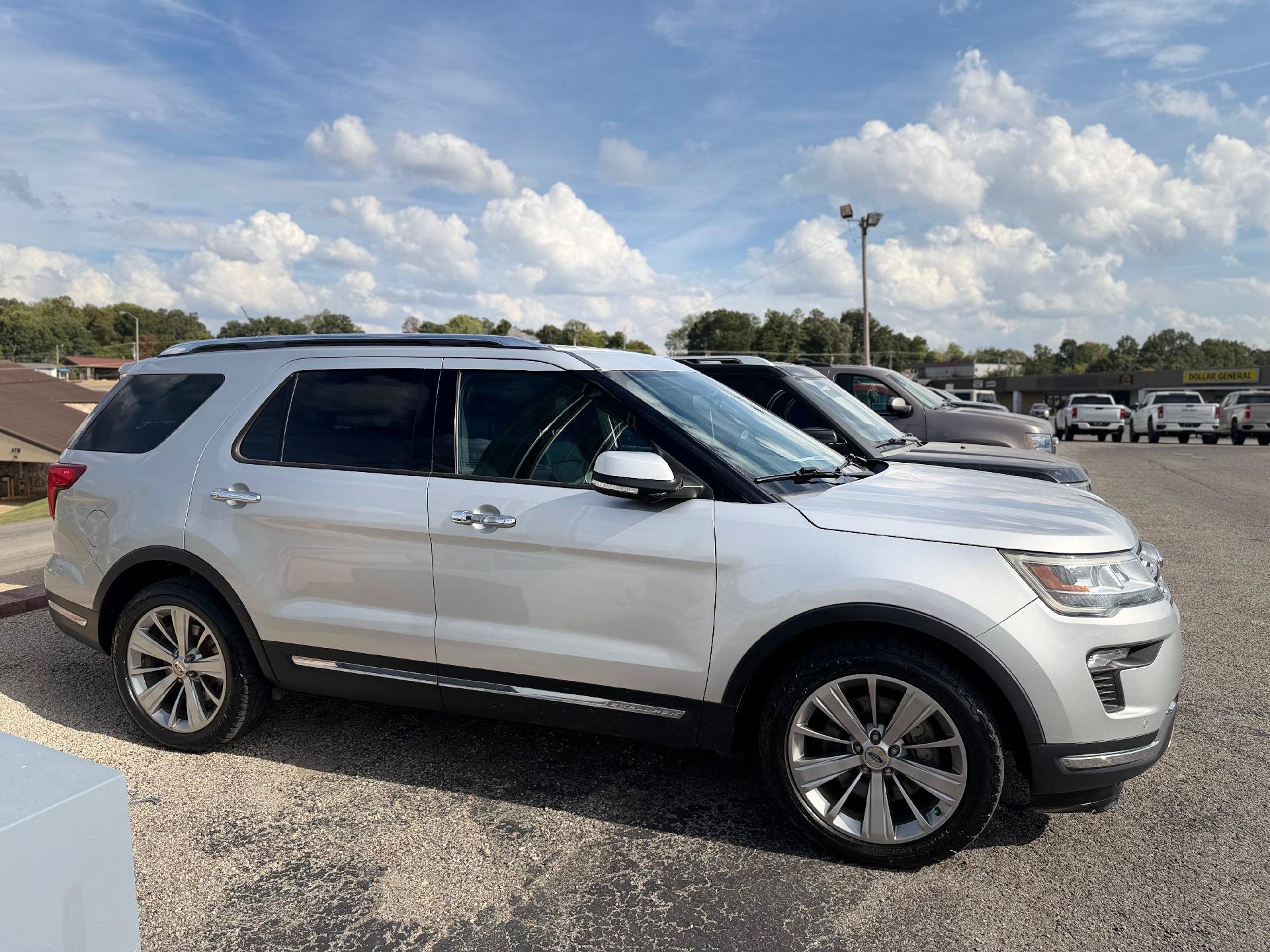 Used 2018 Ford Explorer Limited FWD image 2