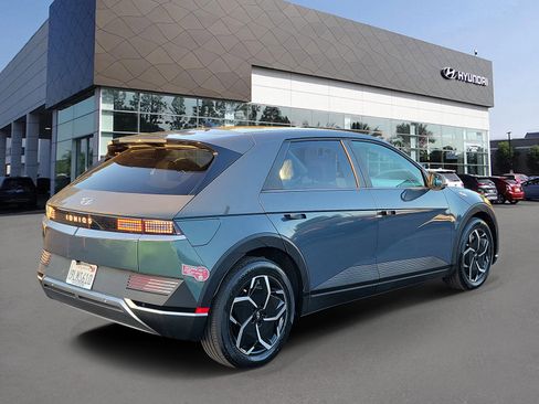 Certified 2024 Hyundai Ioniq 5 SE image 2