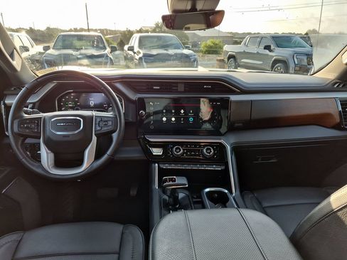 Used 2024 GMC Sierra 1500 Denali AWD/4WD image 32